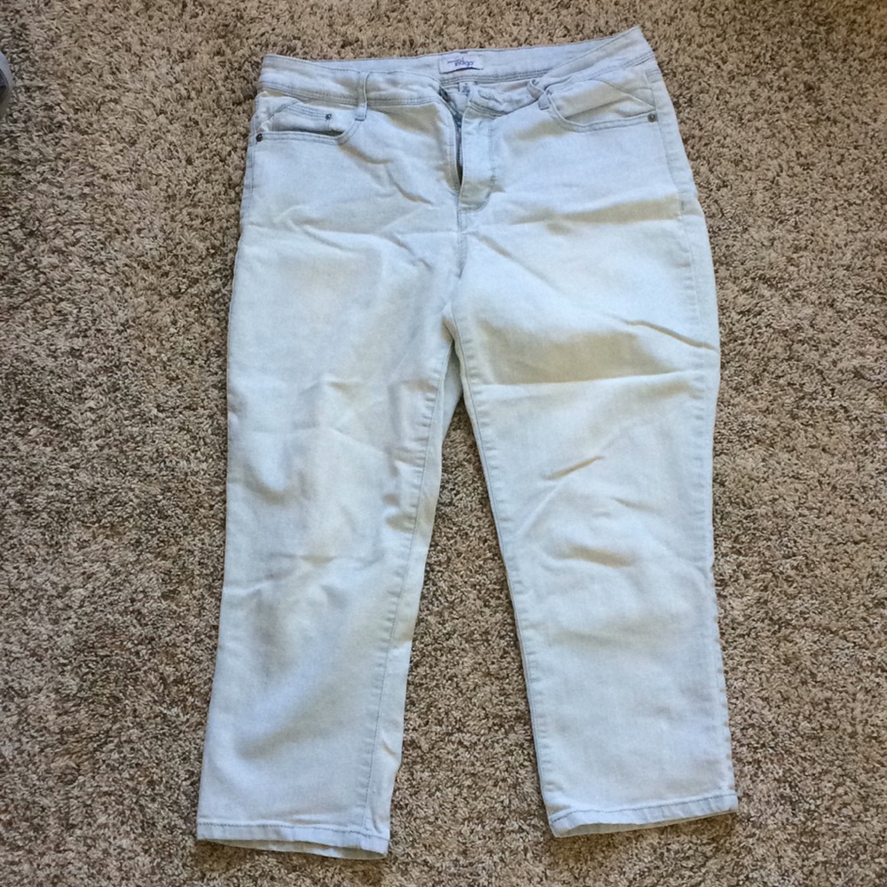 Light denim capri jeans